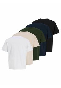 Cinco camisetas exhibidas en un degradado: blanco, beige claro, verde oscuro, azul marino y negro. Todas están hechas de una tela suave y tienen mangas cortas.