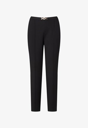 Czarne spodniodresy o gładkiej fakturze, z akcentem w kolorze złota w postaci logo na pasie i pionowymi szwami.