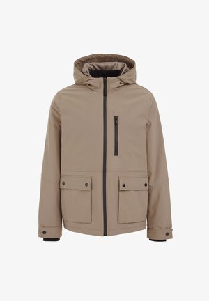 Beige színű kapucnis dzseki, elülső cipzárral, két nagy elülső zsebbel és egy mellzseb cipzárral. Simább, matt textúrával rendelkezik.