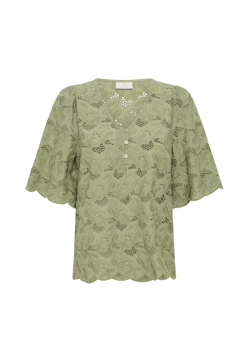 Bluză verde din dantelă cu modele florale, de tip V, cu patru butoane și mâneci scurte cu margini ondulate. Textură ușoară, semi-transparentă.