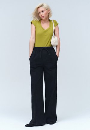 TALL FIT PINTUCK  - Traperice opuštenog kroja - washed black