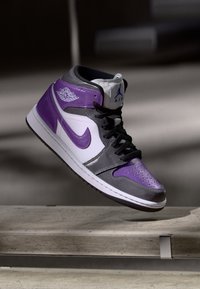 Jordan - AIR JORDAN 1 MID SE - Sneakers high - white/grape ice/black Miniaturebillede 1