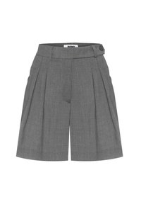 Grijze op maat gemaakte shorts met een geplooide voorkant, een platte tailleband en een knoopsluiting. De stof heeft een subtiele textuur en een klassiek ontwerp.