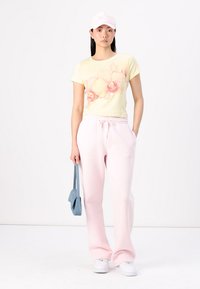 Hollister Co. Floral Graphic Baby Tee - Marškinėliai su spaudiniu - double cream