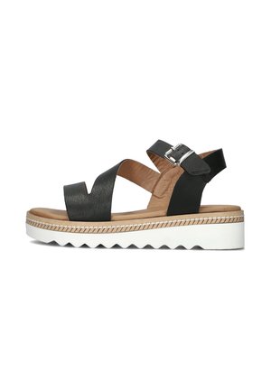 Zwarte leren sandaal met meerdere banden, een bruine voetbed en een witte ribbelachtige outsole. Heeft een gespsluiting en een kruisbandontwerp.
