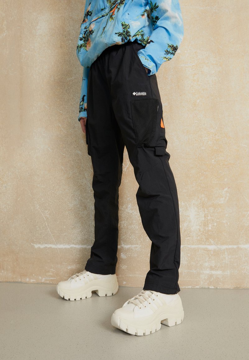 Columbia DESCHUTES VALLEY™ PANT Cargo trousers black Zalando.co.uk