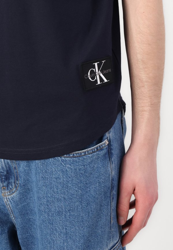 BADGE TURN UP SLEEVE - Basic T-shirt - night sky3