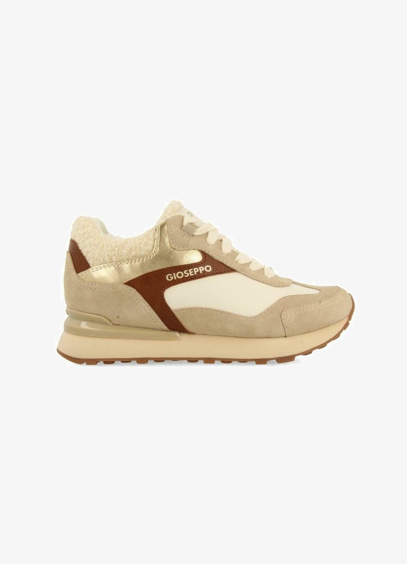 Zapatillas beige con detalles de ante y acentos dorados, que cuentan con un cuello esponjoso, panel blanco y suela de goma. Logo de la marca visible en el costado.