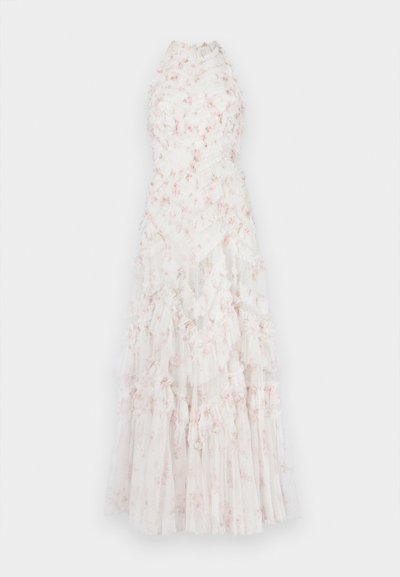 Rochie albă cu guler înalt, volane stratificate și model floral roz pal. Confecționată din material ușor, cu detalii texturate.