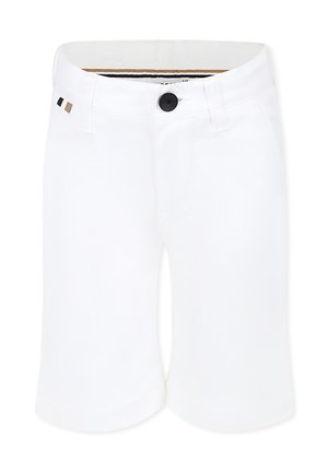 Shorts bianchi con una texture liscia, dotati di un bottone nero, due piccole toppe decorative in nero e marrone, e tasche frontali.