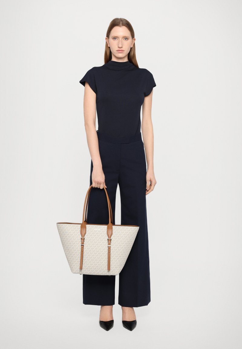 MICHAEL Michael Kors MOORELG - Bevásárlótáska - vanilla/acrn