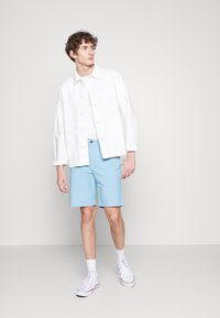 DOCKERS SMART SUPREME FLEX MODERN CHINO - Calções - twin lakes cendre blue