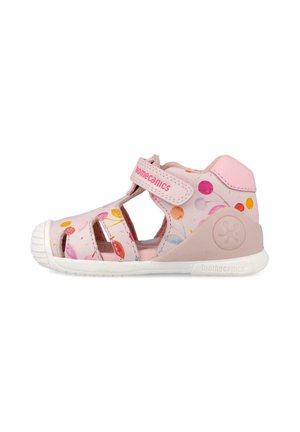 Sandalo rosa per bambino con motivo floreale multicolore, punta chiusa, cinturino in Velcro con etichetta "Biomecanics" e suola in gomma bianca.