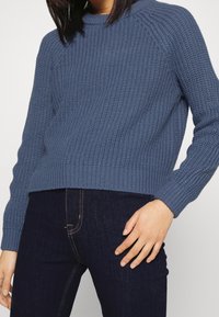 Vero Moda Petite Maglione - blue