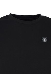 Felpa nera in cotone con scollo tondo, polsini a costine e un piccolo patch logo nero sull'area sinistra del petto.