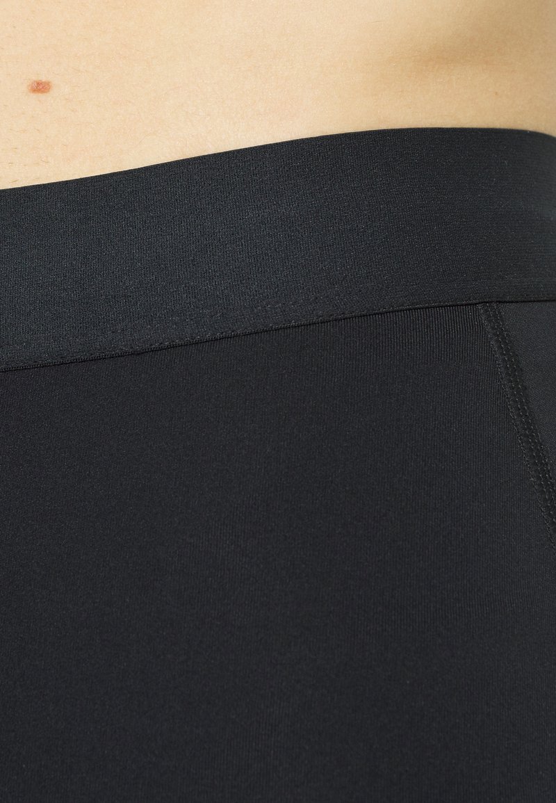 Herren Shirts | New Balance FAST FLIGHT HALF TIGHT Tights black/schwarz - LA90467 Herren Shirts | New Balance FAST FLIGHT HALF TIGHT Tights black/schwarz - LA90467