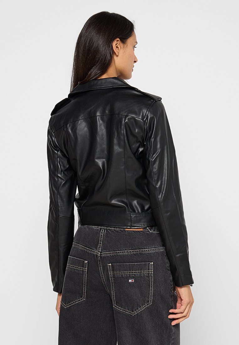 DKNY Imitatieleren jas zwart