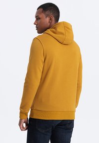 Ombre Jersey con capucha - mustard