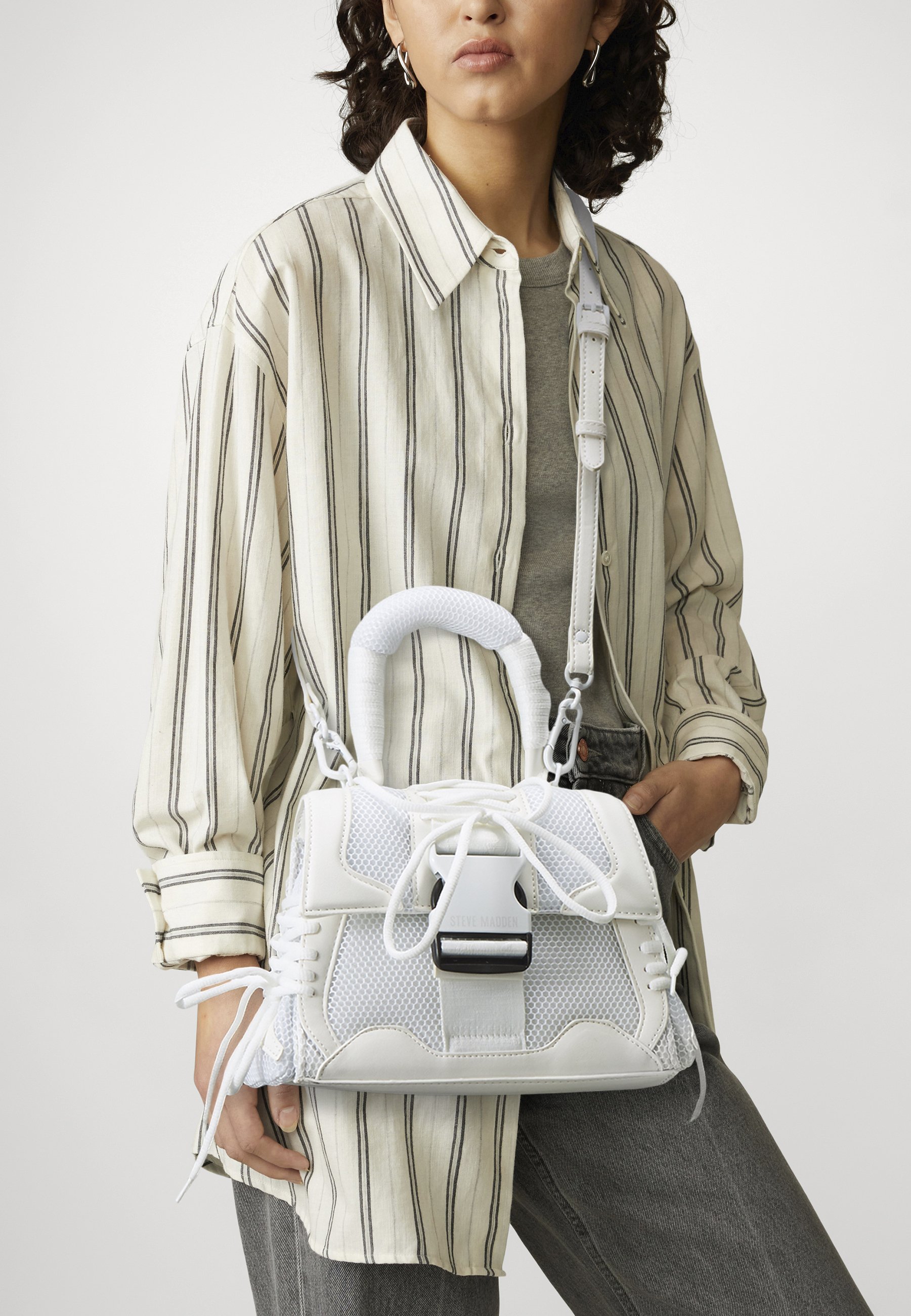 STEVE MADDEN☆BDIEGO Handbag ショルダー バッグ 4色【UK発】 Steve Madden BDIEGO Sneakerhead Crossbody Bag Purse Denim