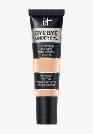 Tube de correcteur anti-âge, couvrance totale et résistant à l'eau IT Bye Bye Under Eye avec un bouchon noir et un texte en français et en anglais sur l'emballage.