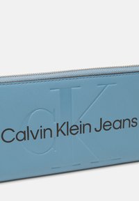 Calvin Klein Jeans SCULPTED ZIP AROUND MONO - Portafoglio - dusk blue