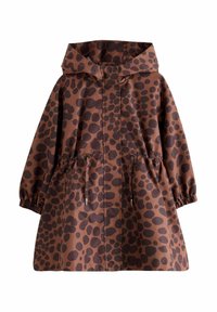 Brun regnfrakke med hætte, der har et mørkebrunt leopardmønster, elastiske manchetter og snoretræk i taljen for justerbar pasform.