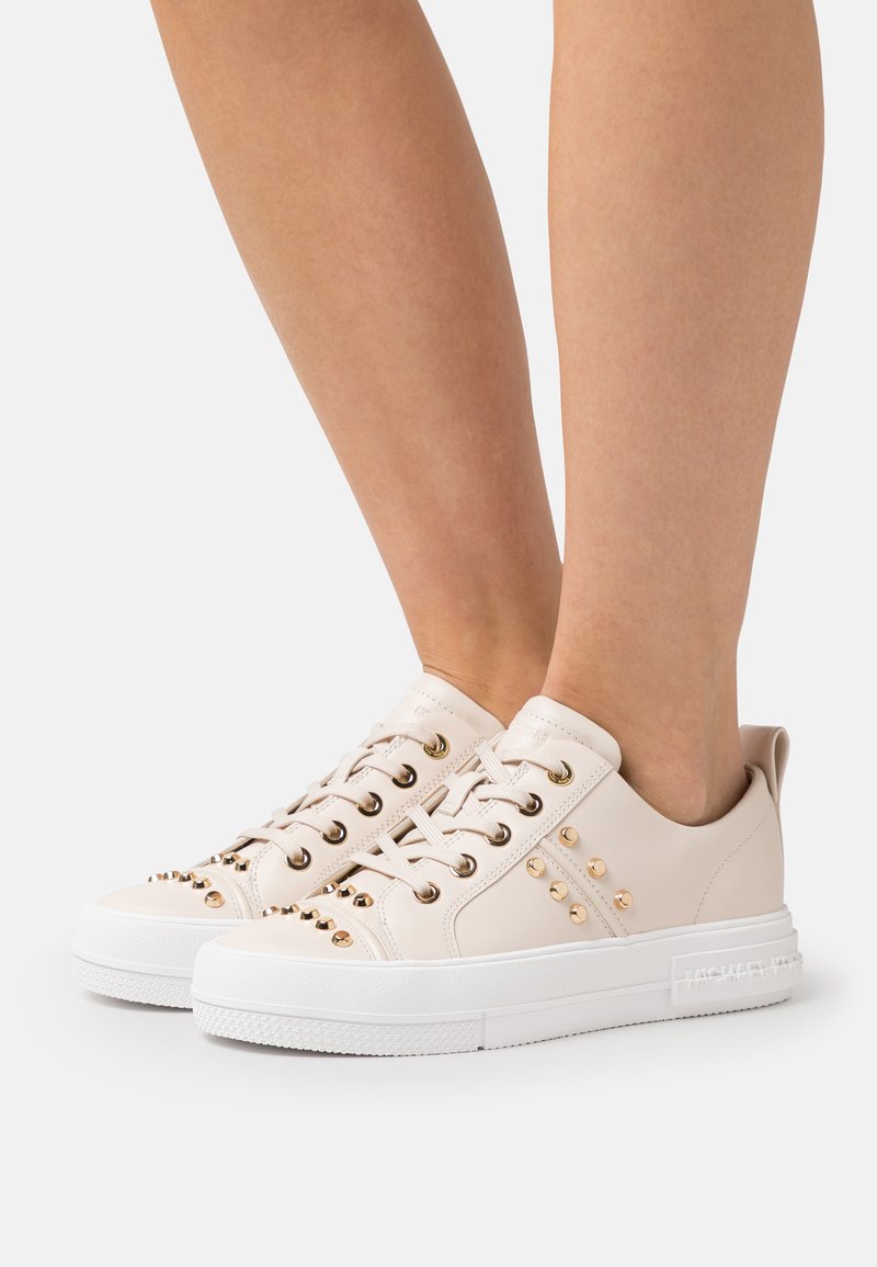 michael kors sneaker beige