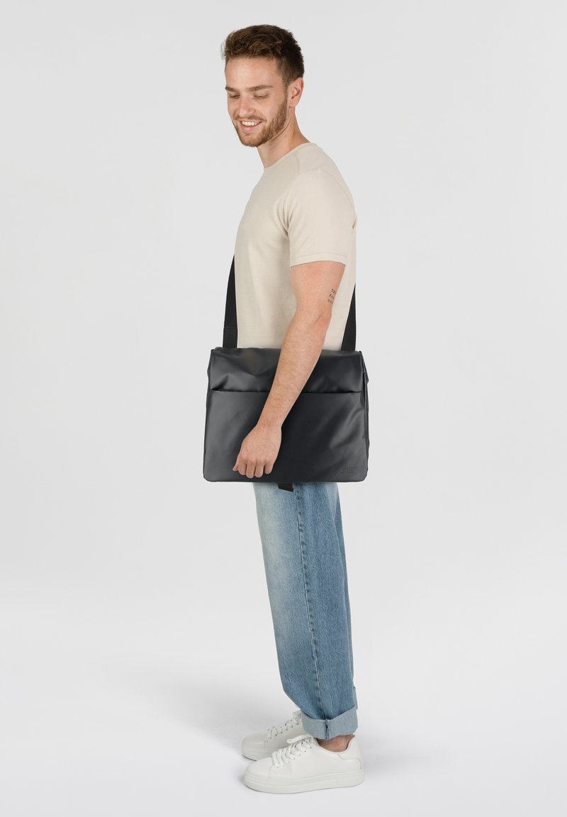 Jost TOLJA MESSENGER FACH - Umhängetasche - schwarz