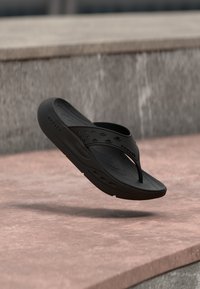 Επιλέχθηκε, pitch black