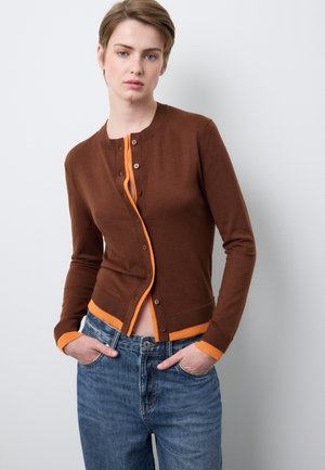 REGULAR FIT - Chaqueta de punto - orange brown