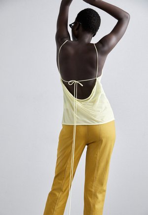 032c GOLDEN ORB - Viršus - plastic yellow