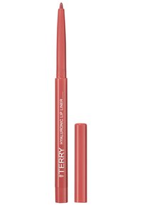 Eyeliner labbra in un morbido colore corallo. Design cilindrico sottile con meccanismo retrattile. Barile testurizzato con branding stampato.