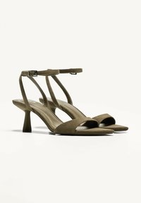 Bershka - Sandały