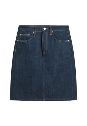 Saia de denim azul escuro com uma cintura ajustada, bolsos frontais e costura em ouro em contraste. Silhueta reta com uma barra logo acima dos joelhos.