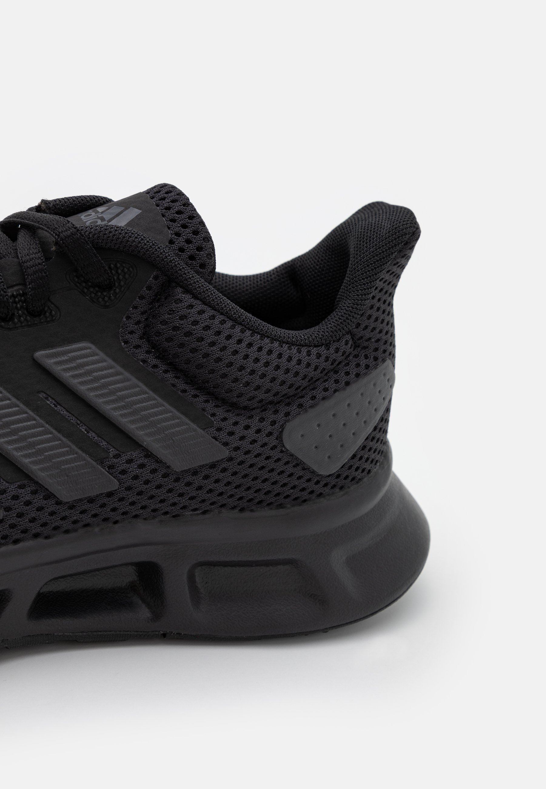 adidas Performance SHOWTHEWAY 2.0 UNISEX - Zapatillas de running neutras -  core black/carbon/negro - Zalando.es