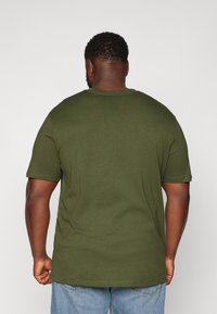 Jack & Jones JJFERRIS TEE CREW NECK 7 PACK - T-shirt med print - black/navy/white/black/kombugreen