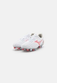 Mizuno MORELIA NEO IV PRO MIX - Scarpe da calcio per terreno morbido - white/radiant red/ hot coral