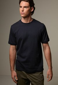 Next TEXTURED REGULAR FIT - T-shirts basic - black