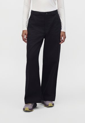 The North Face, PINECREST WIDE LEG PANT - Stoffhose - black