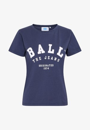Námornícky modré bavlnené tričko s bielym textom: "BALL THE JEANS ORIGINATED 1974." Krátke rukávy a výstrih do okrúhla.