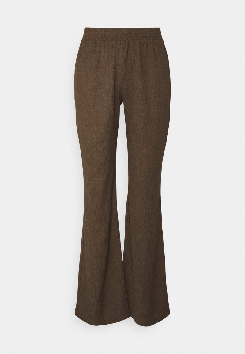 Pantalons en tricot marron taille haute avec taille élastique et jambes légèrement évasées, présentés sur un fond blanc uni.