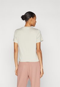 adidas Performance TRAIN ESSENTIALS 3STRIPES WORKOUT - Sportovní tričko - alumina/white