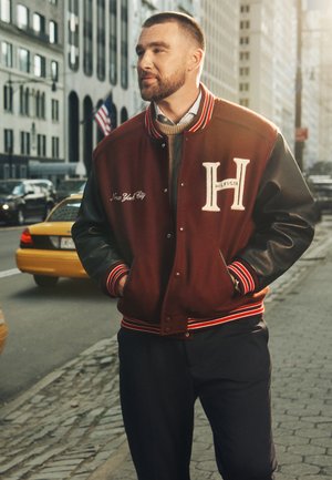 Tommy Hilfiger, LEATHER VARSITY JACKET - Bomberjakke - burgundy velvet