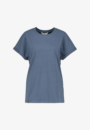 Blaues T-Shirt mit kurzen Ärmeln und Rundhalsausschnitt, mit umgeschlagenen Bündchen und einem kleinen schwarzen Logotag am unteren Saum vor weißem Hintergrund.
