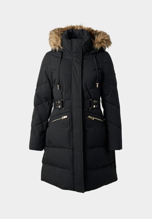 Mustmust parka, millel faux karusnahk kapuuts, lukuga taskud, reguleeritavad nöörid ja vööga talje, kullakarva metallist detailidega.