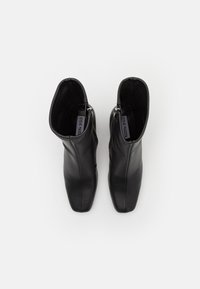 Steve Madden HOIST - Klassiset nilkkurit - black