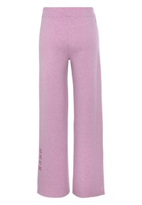 Lichtroze wijde broek van zacht stof, met een flexibele taille en een discrete 'SAND'-tekstdetail aan de linkerkant.