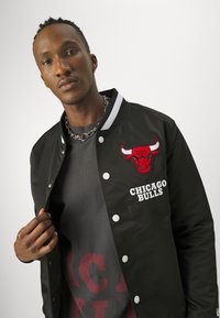 New Era NBA CHICAGO BULLS LOGO SELECT JACKET - Fanartikel - black