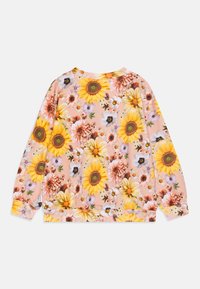 Sudadera de manga larga de color rosa con un brillante estampado de girasol y flores mixtas en tonos amarillos, blancos, morados y naranjas.