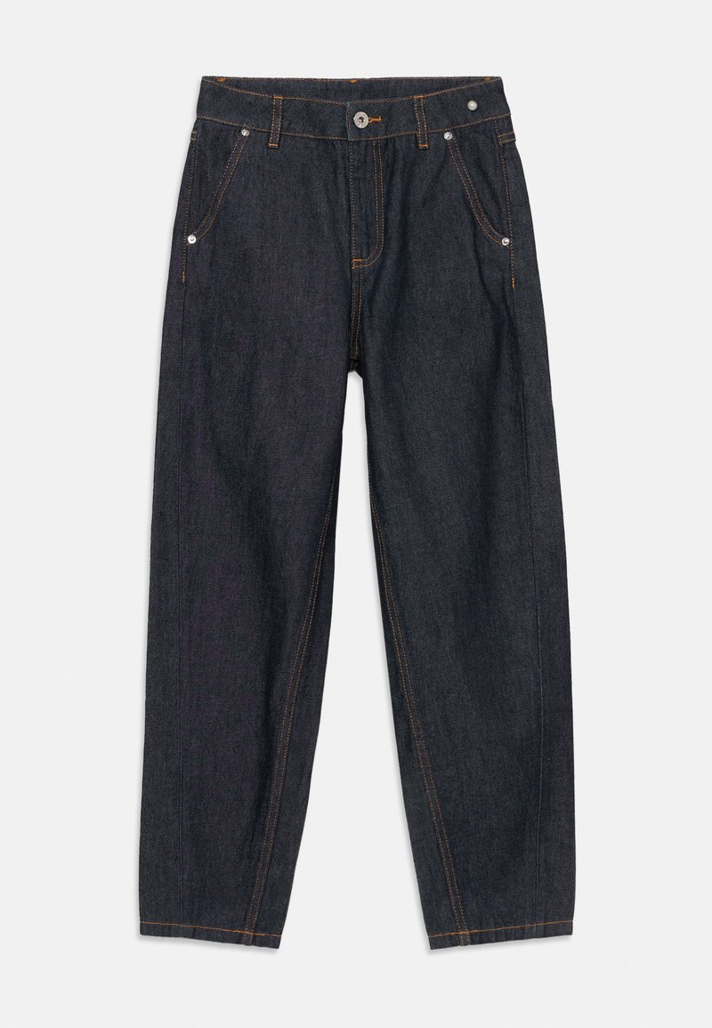 Jeans de mezclilla oscura con un corte holgado, diseño de cinco bolsillos, costuras de cobre y cierre de botón en la cintura.